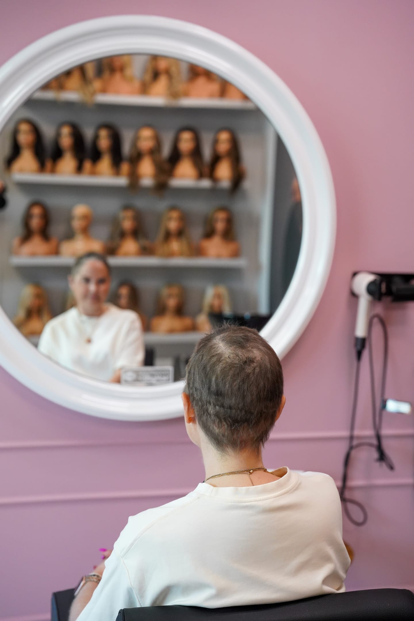 Liselore tijdens een adviesgesprek in de privésalon